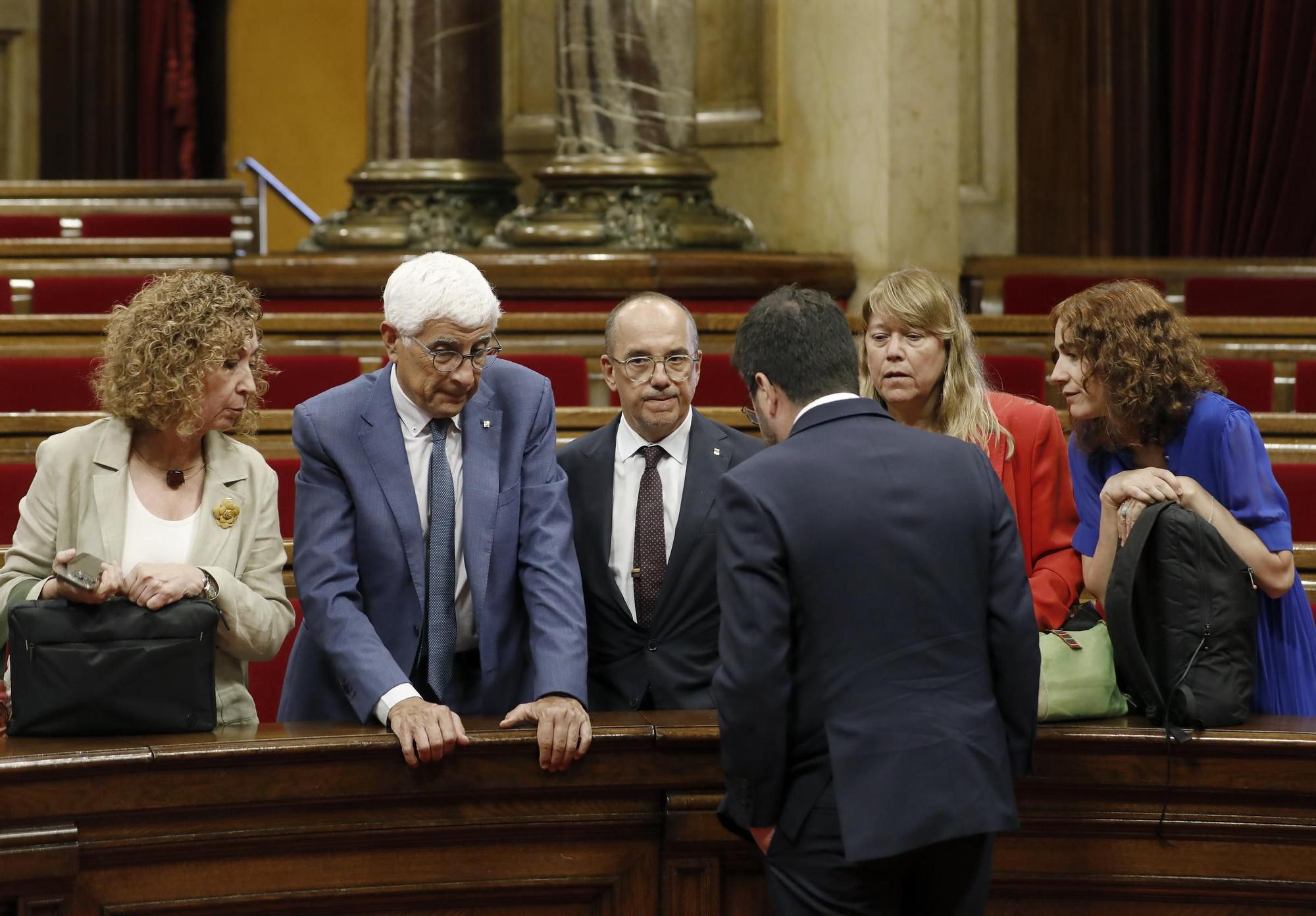 El Parlament acoge la invetidura de Salvador Illa