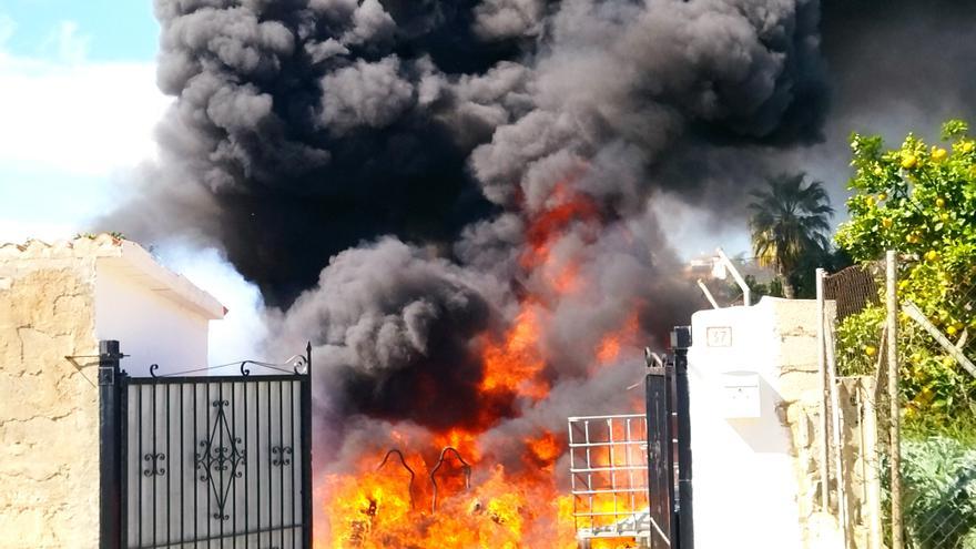 Aparatoso incendio en Xàbia