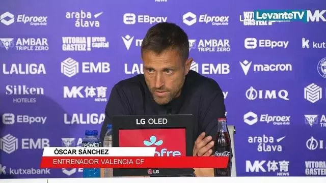 El Valencia CF resucita en Mendizorroza con Óscar Sánchez en el banquillo