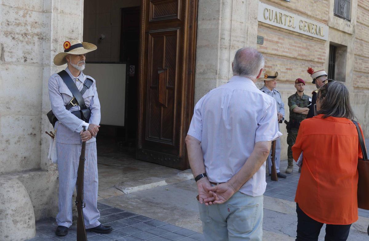 Vistas guiadas en antigua Caitanía General de la plaza Tetuán
