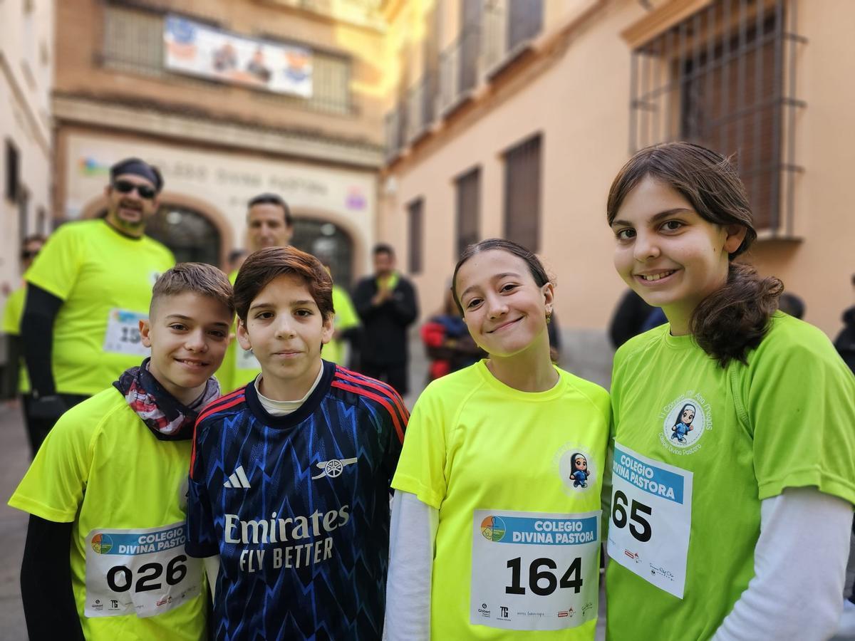 La 3ª carrera solidaria del colegio Divina Pastora recorre las calles de Córdoba