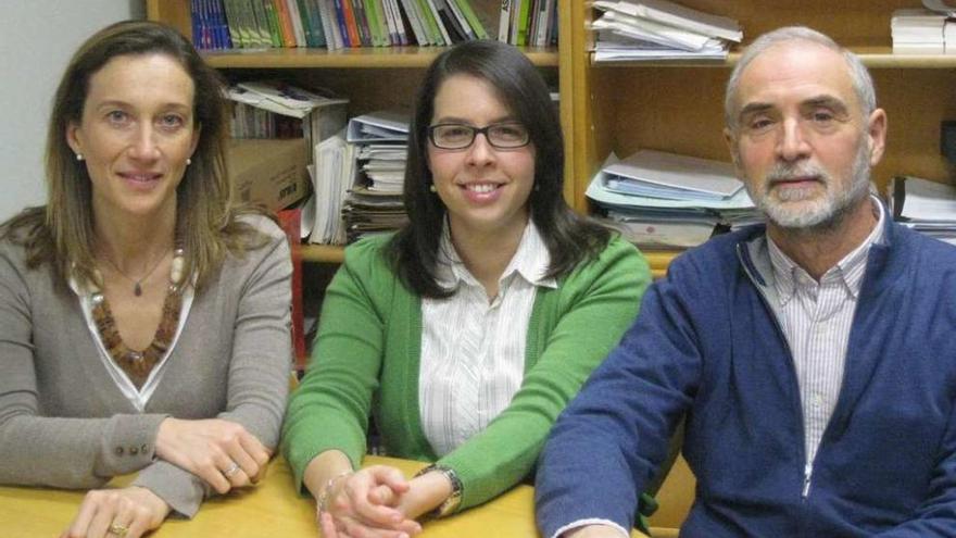 Blanca Laffon, Vanessa Valdiglesias y Eduardo Pásaro, científicos premiados por la Academia.