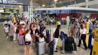 ¿Vas a hacer un viaje largo para empezar tus vacaciones? Consejos para cuidar tu columna