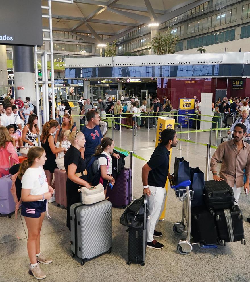 ¿Vas a hacer un viaje largo para empezar tus vacaciones? Consejos para cuidar tu columna