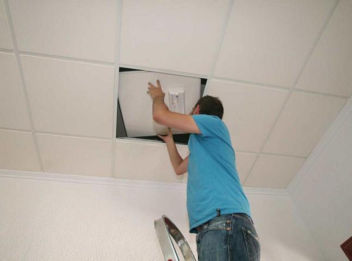 Aparecen informes de la Policía ocultos en el techo del Ayuntamiento