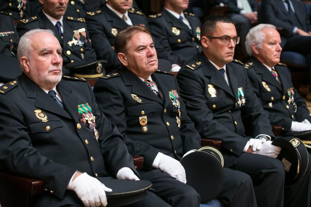 Entrega de medallas a Los Santos Ángeles Custodios en Oviedo