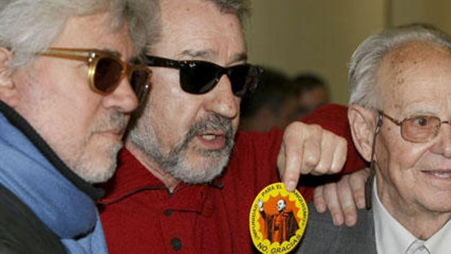 Almodóvar, Sacristán y el presidente de la Asociación de ex presos y represaliados políticos antifranquistas