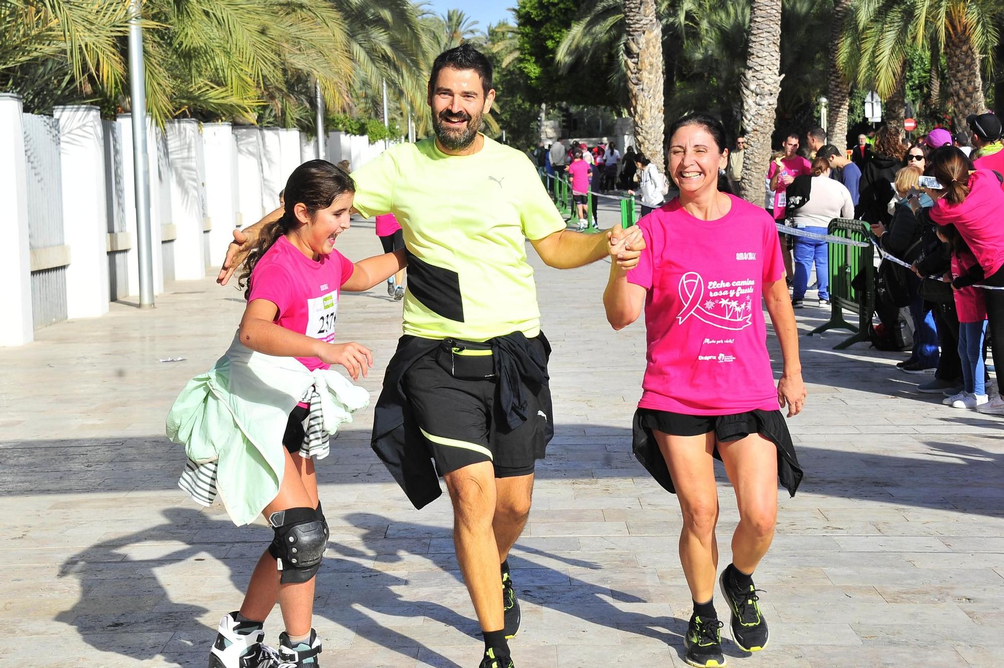 Una marea rosa imparable contra el cáncer de mama en Elche