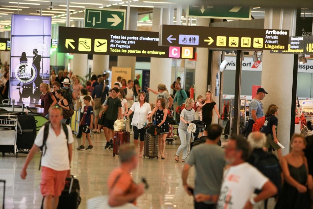 Casi 500.000 personas pasarán por el aeropuerto de Son Sant Joan este fin de semana