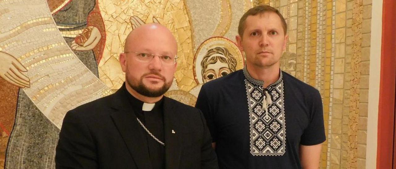 El bisbe Stepan Sus i el sacerdot Volodymyr Kalabishka | G.C.