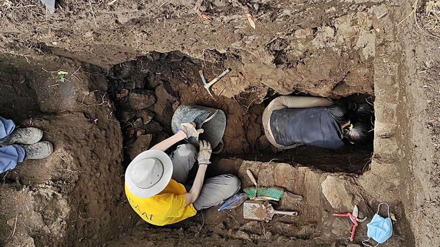 Investigadores de la UVigo descubren restos prerromanos y otra fábrica de salazón en Ons
