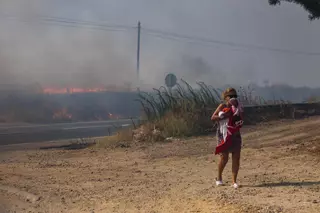 Extinguido el incendio iniciado en Navalmoralejo (Toledo) y que saltó la frontera con Extremadura
