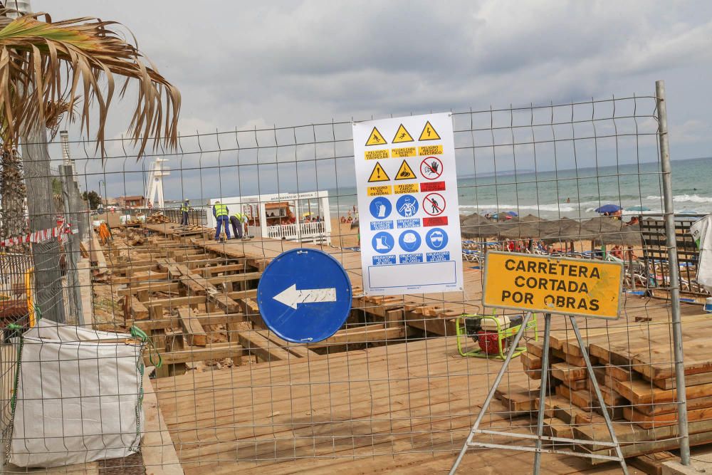 Obras de reforma del paseo de  la playa de La Mata