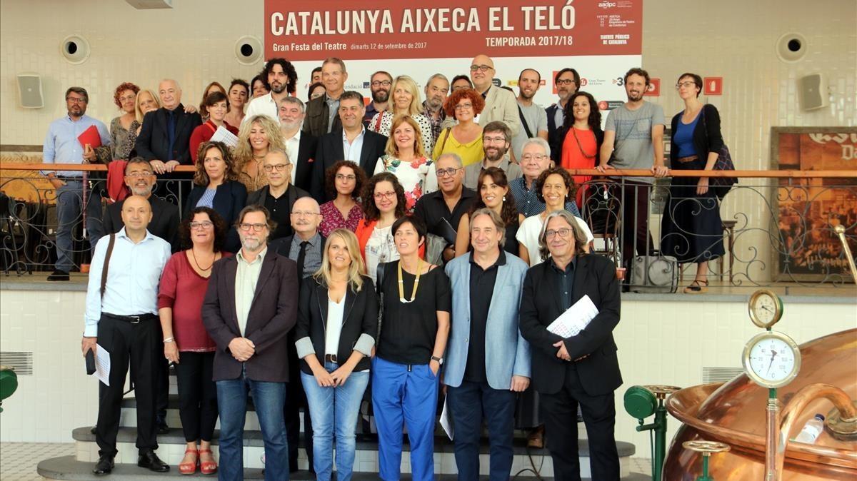 ealos40073263 foto de fam lia amb tots els responsables dels teatres adscr170912144413