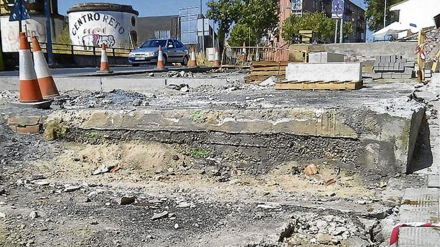 El gerente de un bar, molesto por las obras de desdoblamiento de la Ex-370