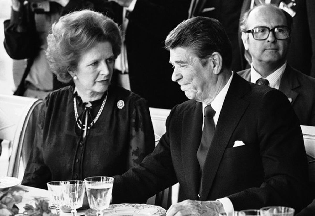Margaret Thatcher y el entonces presidente de EEUU Ronald Reagan, en junio de 1982 en Versalles (Francia).