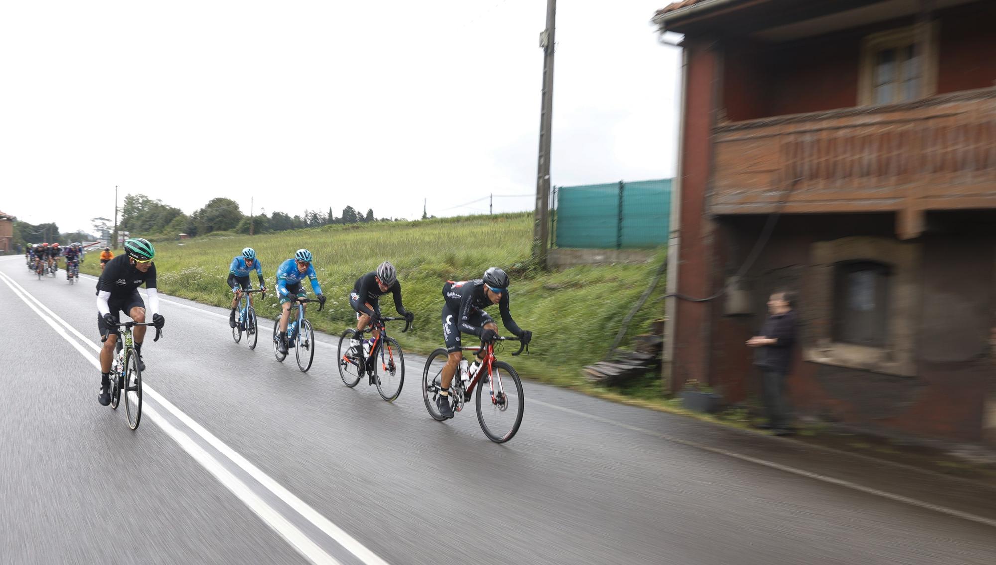 La segunda etapa de la Vuelta Ciclista a Asturias, en imágenes