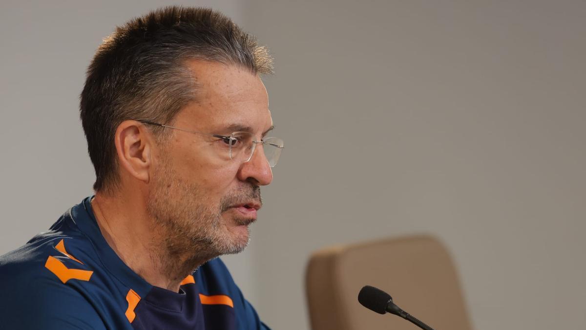 Pedro Martínez compareció antes de viajar a Bolonia