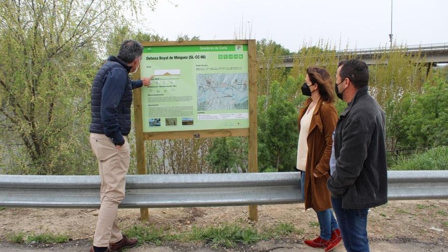 El Ayuntamiento de Coria señaliza cinco rutas de menos de 10 kilómetros