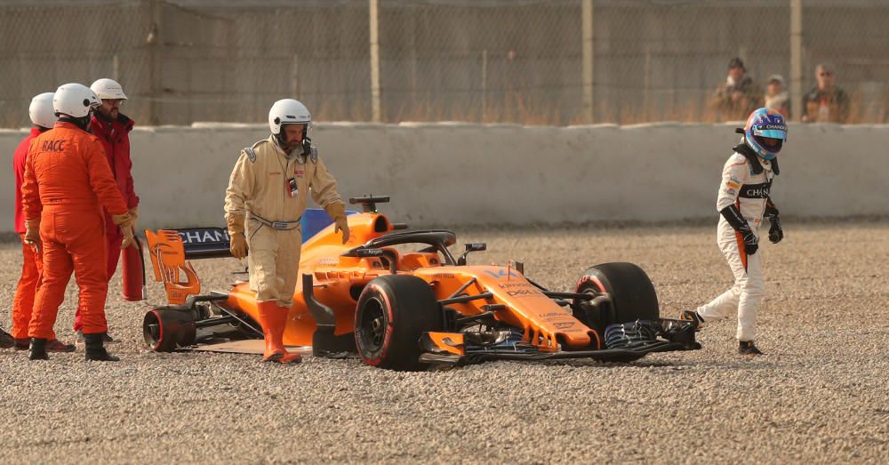 Fernando Alonso estrena el McLaren 2018 en Montmeló