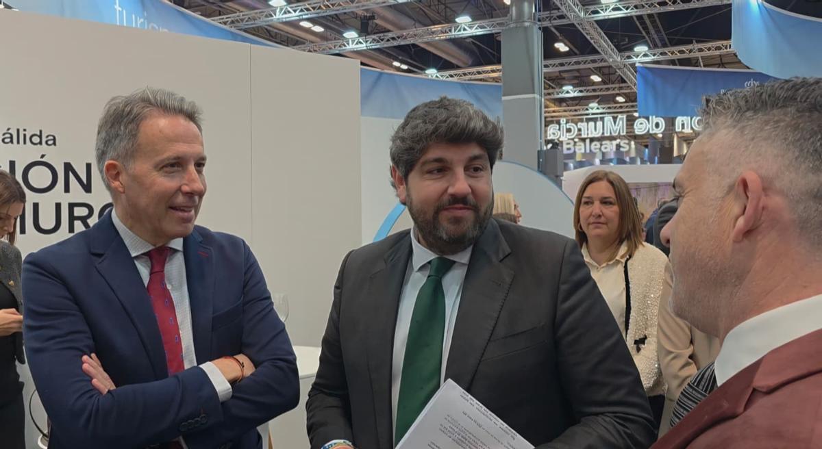 Fulgencio Gil y López Miras este jueves en FITUR.