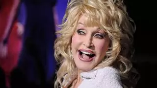Dolly Parton solo hay una: el icono americano cuya vida es "un manifiesto feminista con tacones de 15 centímetros"