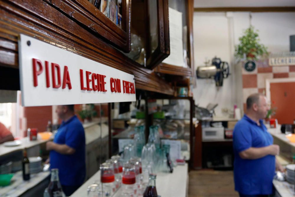 El Diamante mantiene una de sus especialidades históricas, la leche con fresa.