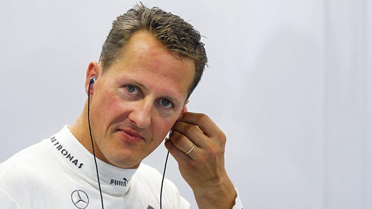 Michael Schumacher, antes de una sesión de entrenamiento en el circuito urbano de Marina Bay en Singapur, en el 2012