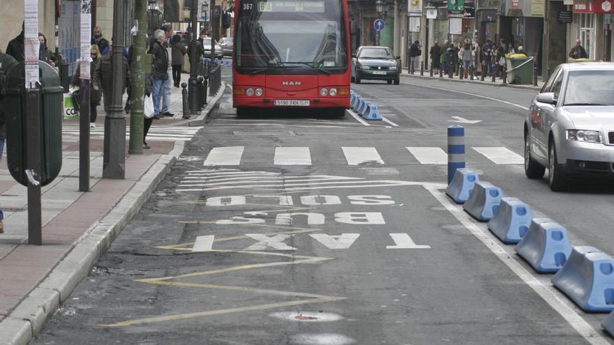 Carril bus por la calle San Andrés, en 2010