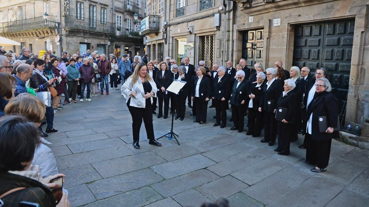 Actuación en Cervantes del coro Alegría de Compostela, bajo la dirección de Betty Álvarez.