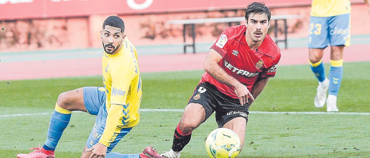 Abdón, en el suelo, durante el último encuentro en Las Palmas.