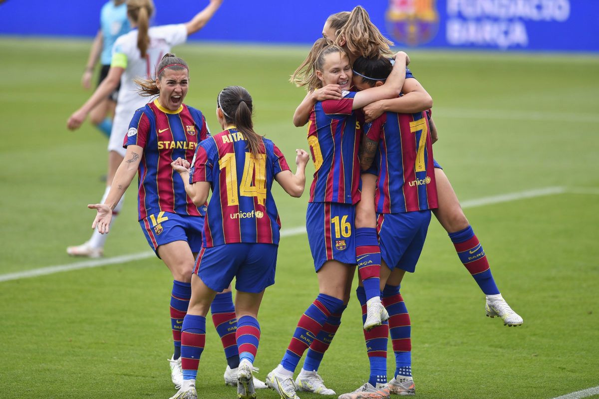 Las jugadoras del Barça celebran un gol.