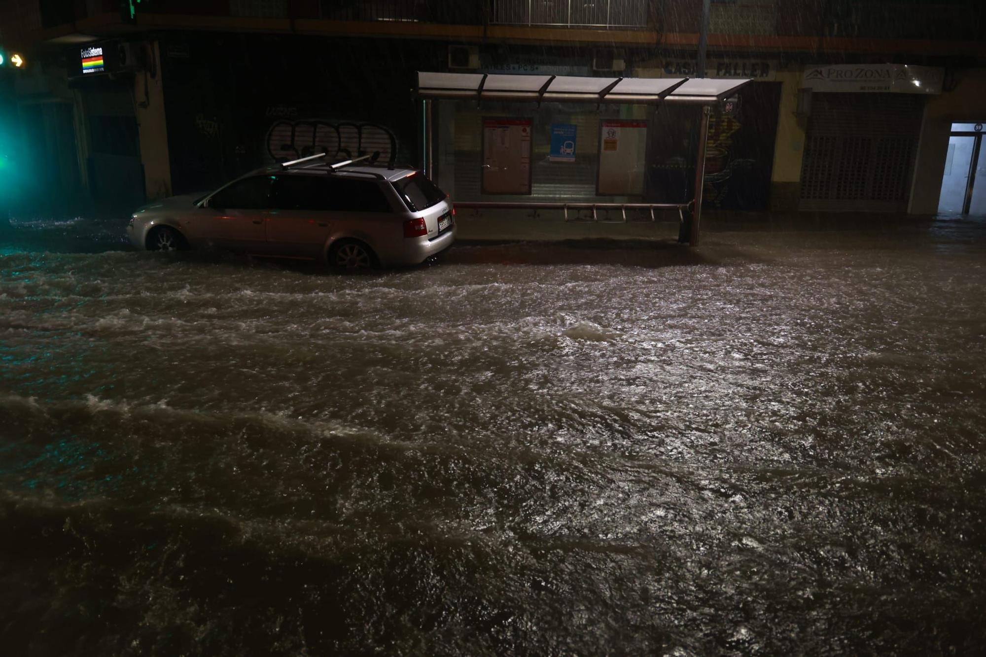 Las lluvias torrenciales descargan con fuerza sobre Valencia