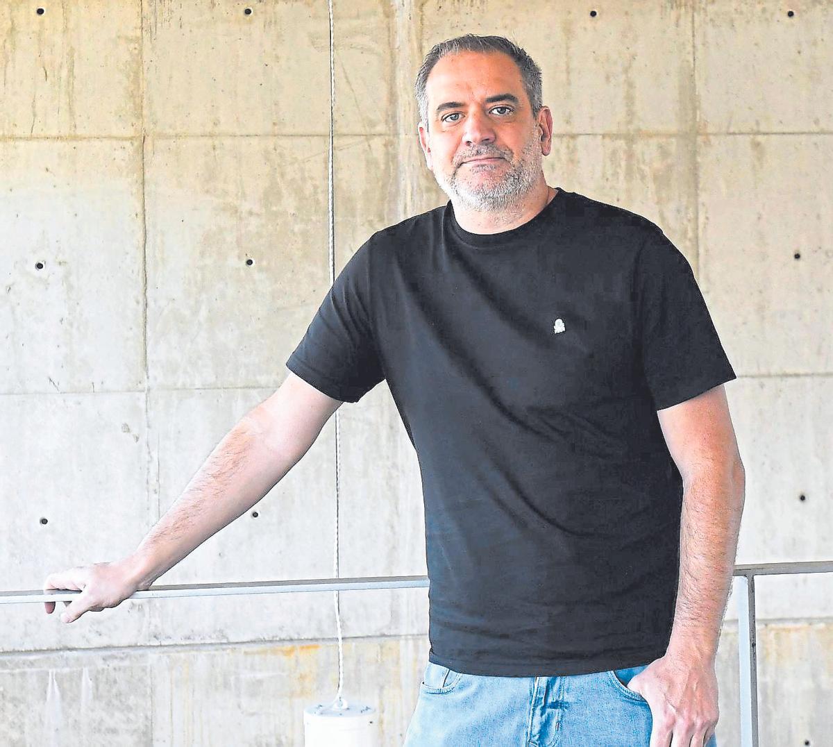 El profesor de Sociología de laUMU, Marcos Bote, recibe a La Opinión en Económicas.