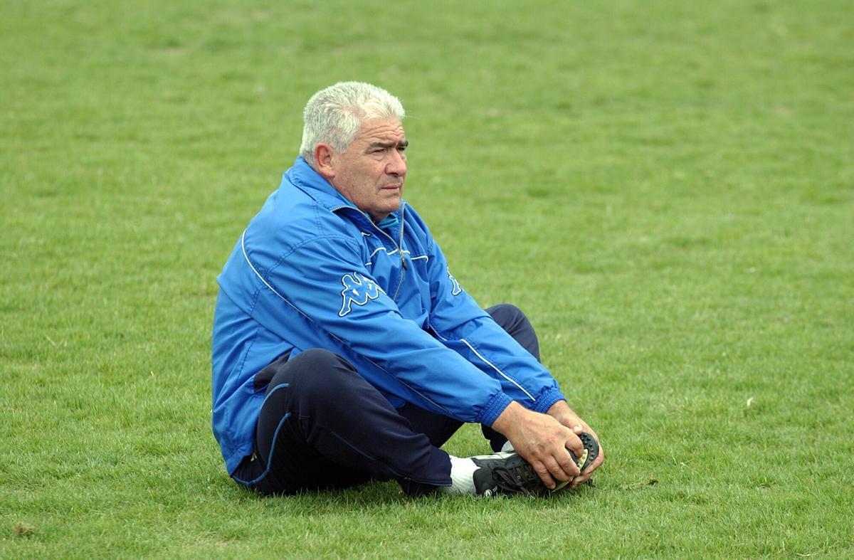 16/05/2003ZARAGOZAENTRENAMIENTO DEL REAL ZARAGOZA B. MANOLO VILLANOVA, ENTRENADOR.FUTBOL. REAL ZARAGOZA B. ENTRENAMIENTOS.CHUS MARCHADORCAMARA DIGITAL. FUTBOL. REAL ZARAGOZA B. ENTRENAMIENTOS