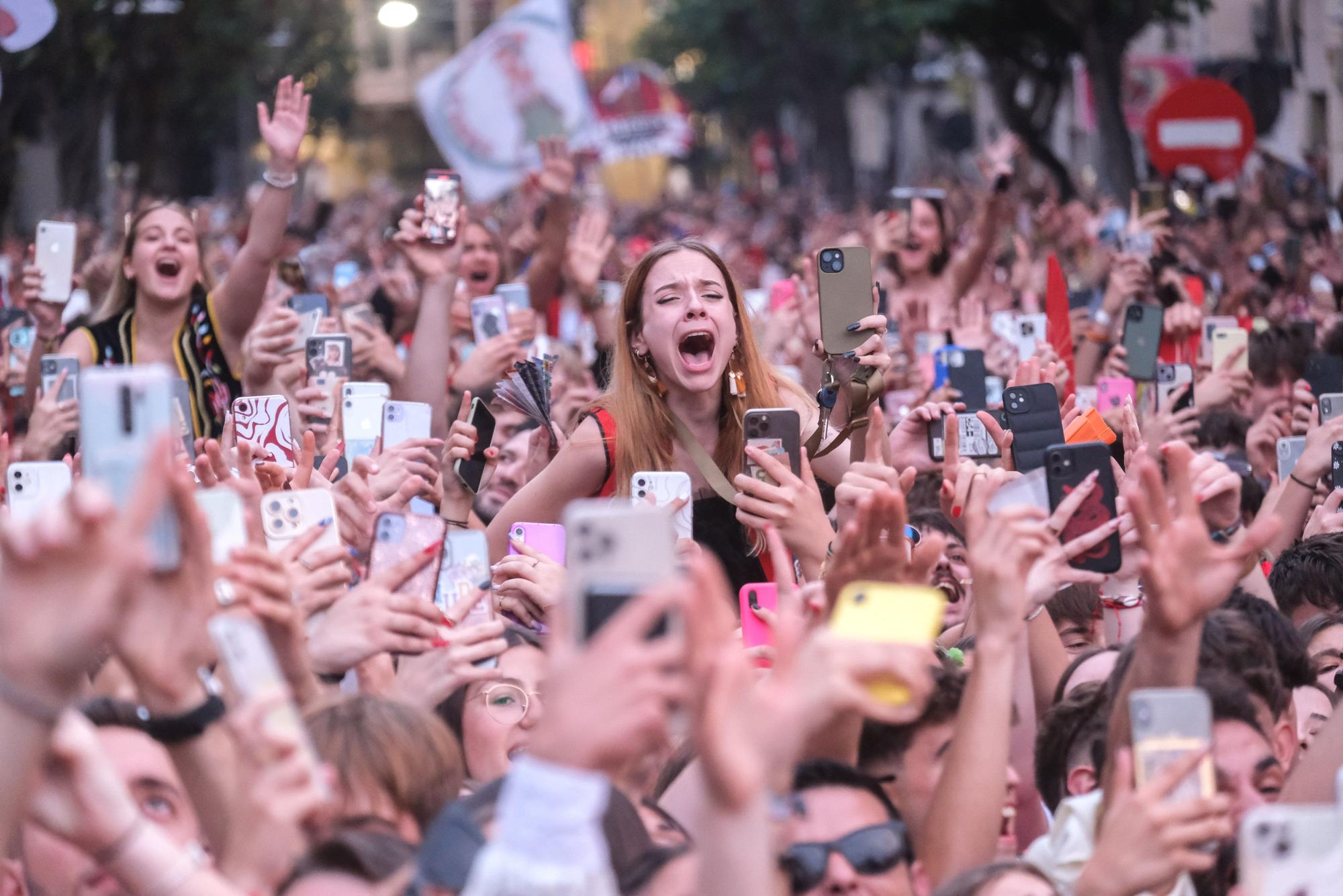 ¡Elda ya está en fiestas! Así ha sido la Entrada de bandas y el pasodoble "Idella"