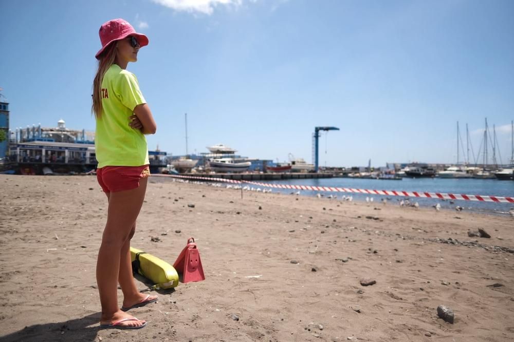 Prohibido el baño en el muelle de Las Galletas