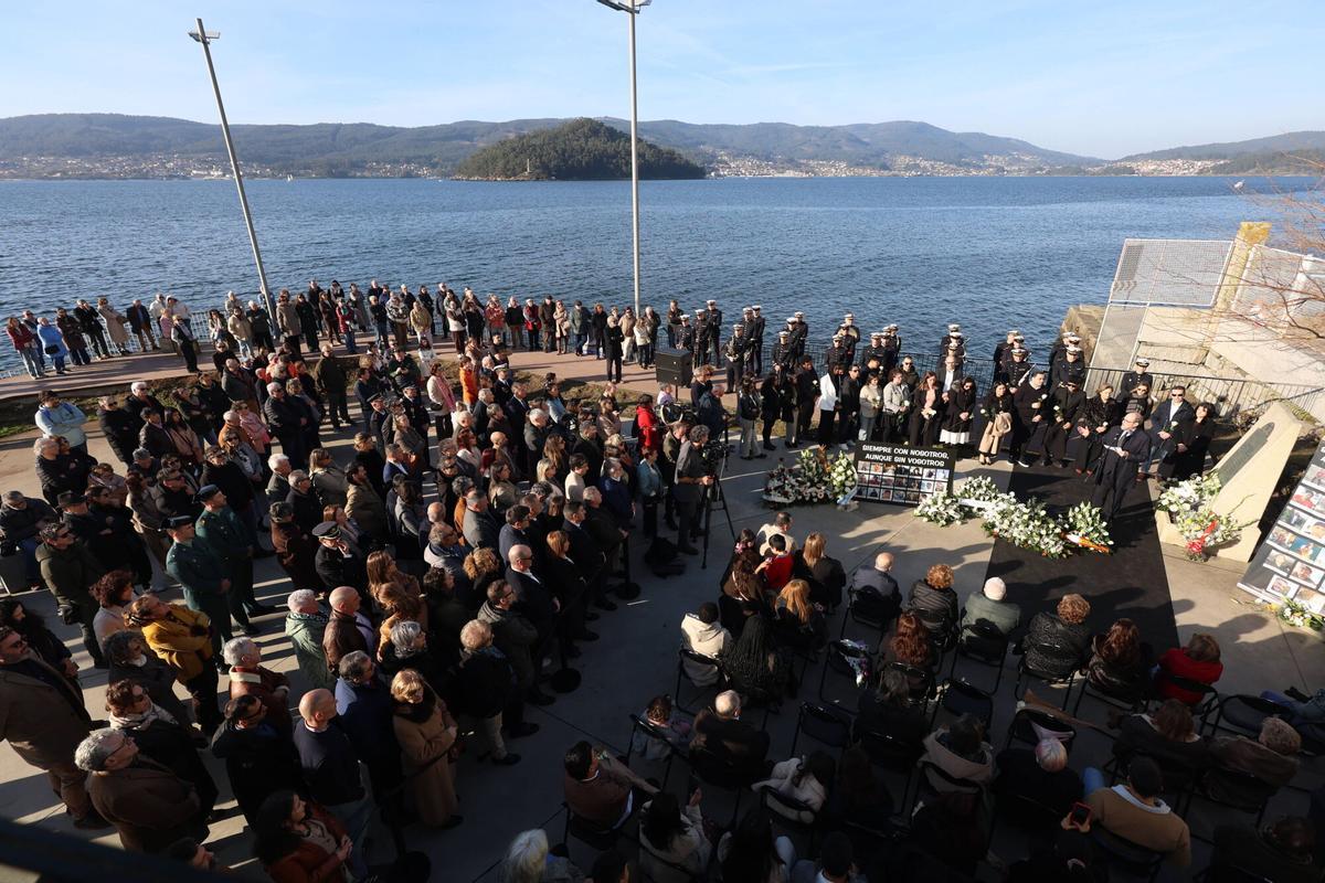 Un acto recuerda en Marín a los 21 fallecidos del Pitanxo por el cuarto aniversario del naufragio