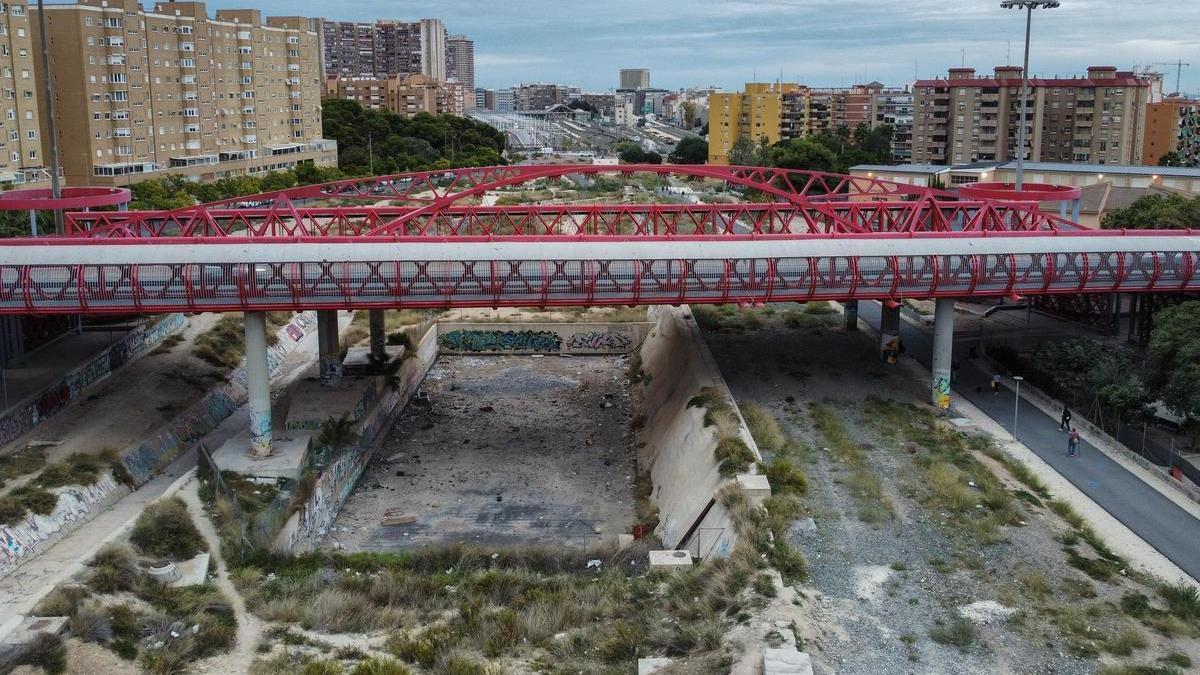 Imagen aérea del Puente Rojo, cuyo futuro está en el aire