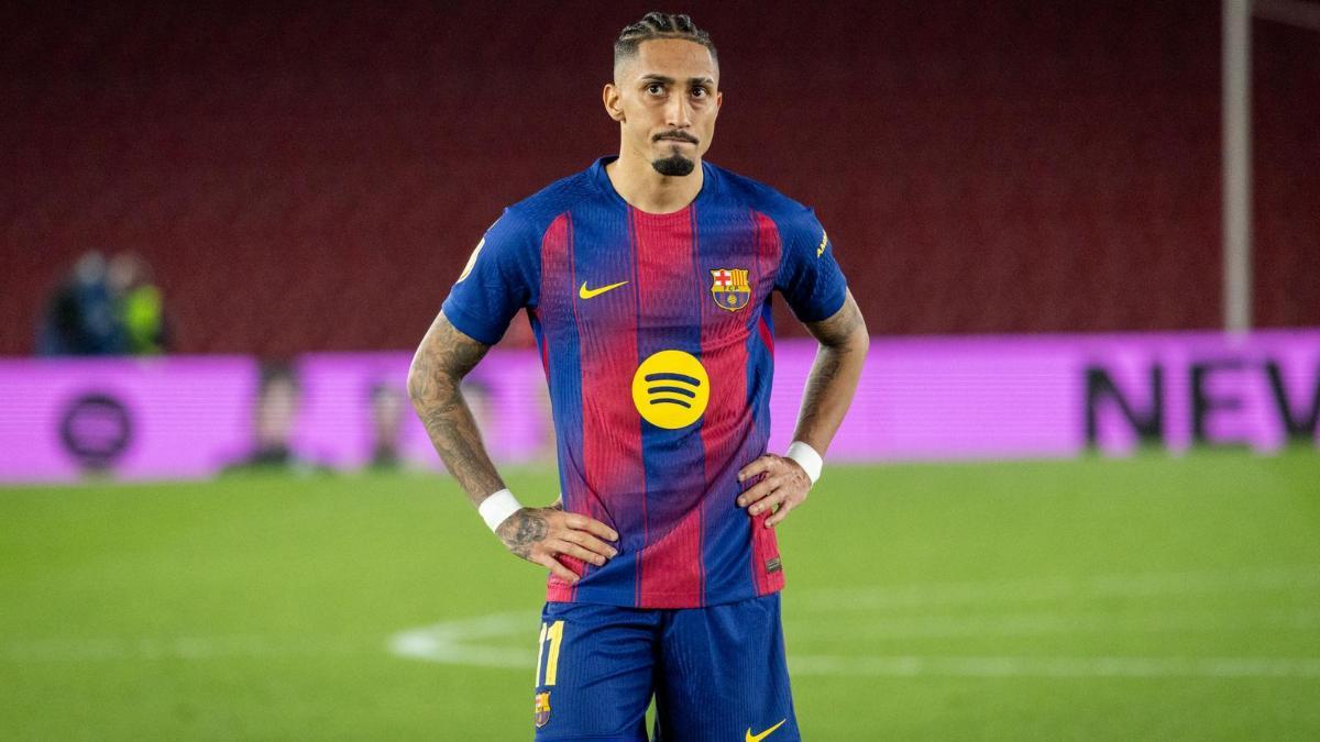 Raphinha, cabizbajo tras la eliminación en Copa del Rey