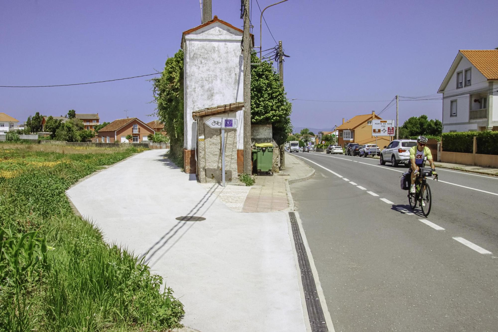 Obras de humanización da rúa do Cruceiro de Porto do Son.