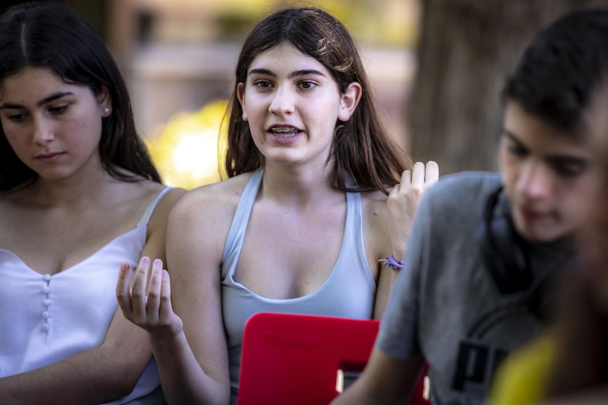 Estudiantes de sobresaliente en Mallorca: "Tenemos amigos que desconocen la historia del franquismo y se informan por Tik Tok"