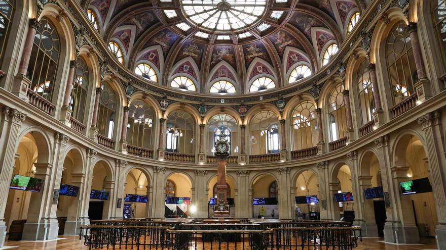 Interior del Palacio de la Bolsa, en Madrid (España).