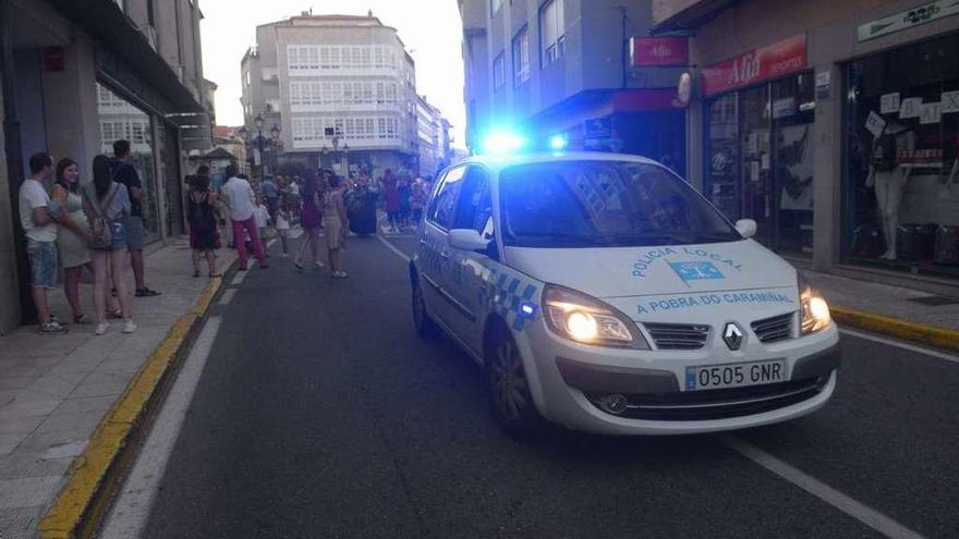 Un coche de la Policía Local de A Pobra, ayer.