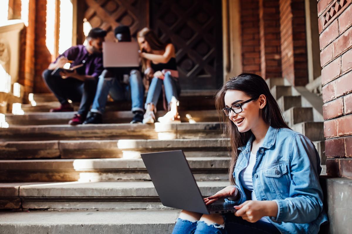 Digues-me que estudies i et diré quin portàtil per a la uni necessites