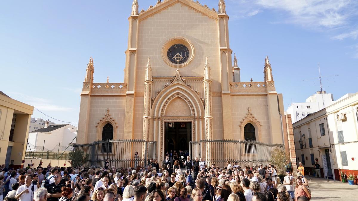 Exterior de la plaza de San Pablo, durante la misa a María Teresa Campos.