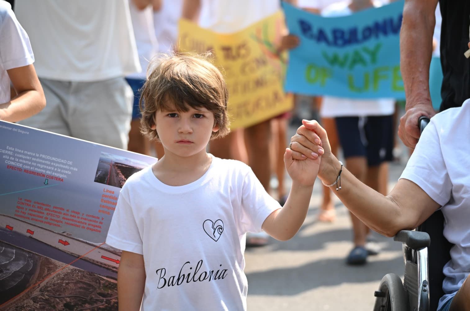 Protesta contra el derribo de las casas de la playa de Babilonia en Guardamar del Segura
