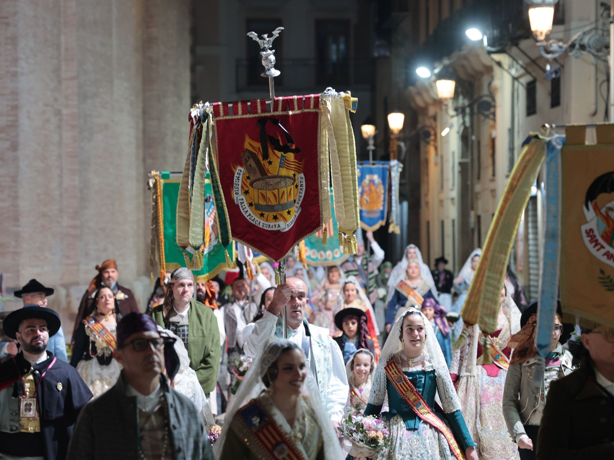 Las comisiones afectadas por la dana, ante la Virgen con crespones