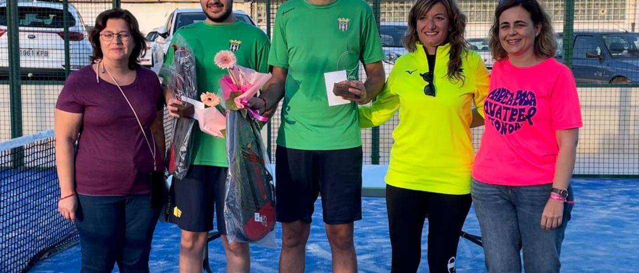 Los ganadores del torneo de pádel de Quatretonda.