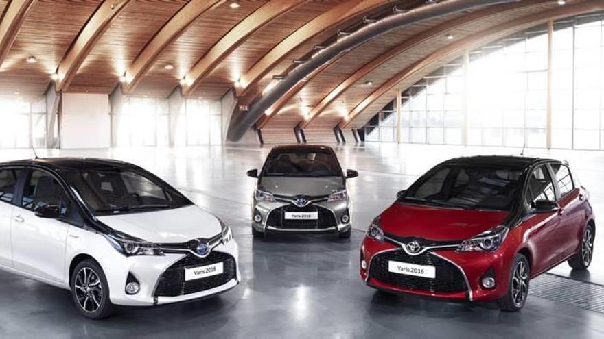 Una novedad estética muy llamativa es la carrocería Bi-tono del Yaris 2016, que combina varios colores con el techo de color negro